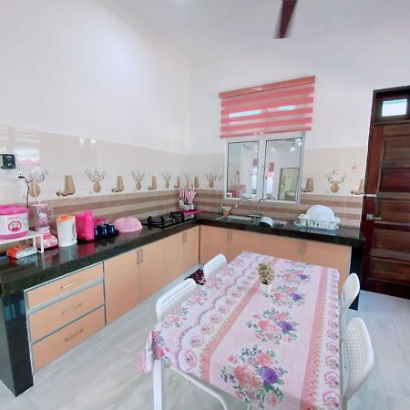 فيلا Hellokitty House - Unit 1 كُوالا تيرينغانو المظهر الخارجي الصورة