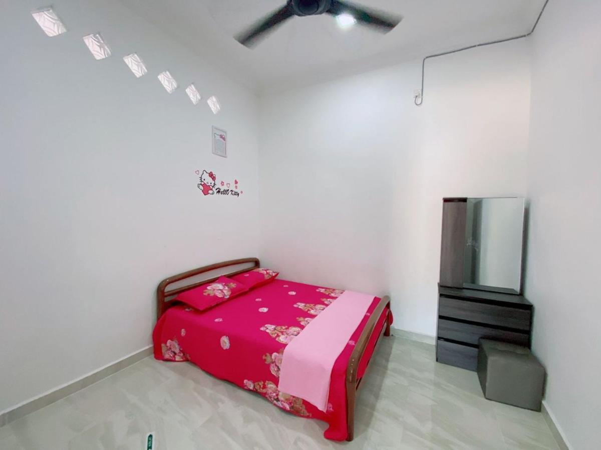 فيلا Hellokitty House - Unit 1 كُوالا تيرينغانو المظهر الخارجي الصورة