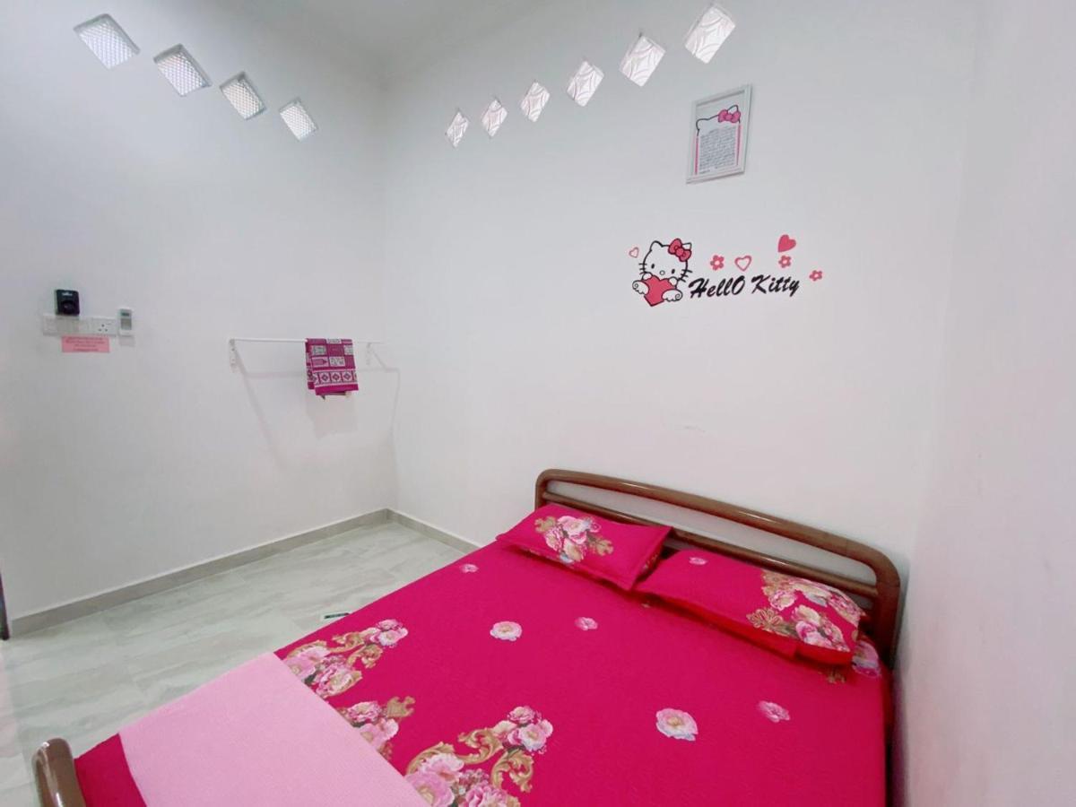 فيلا Hellokitty House - Unit 1 كُوالا تيرينغانو المظهر الخارجي الصورة