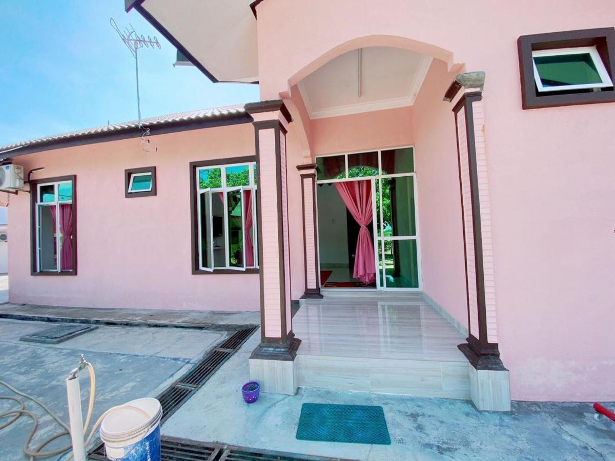 فيلا Hellokitty House - Unit 1 كُوالا تيرينغانو المظهر الخارجي الصورة