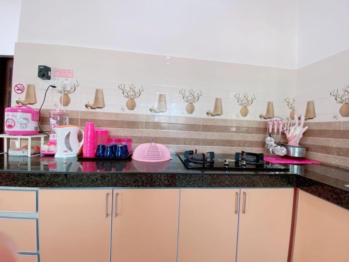فيلا Hellokitty House - Unit 1 كُوالا تيرينغانو المظهر الخارجي الصورة