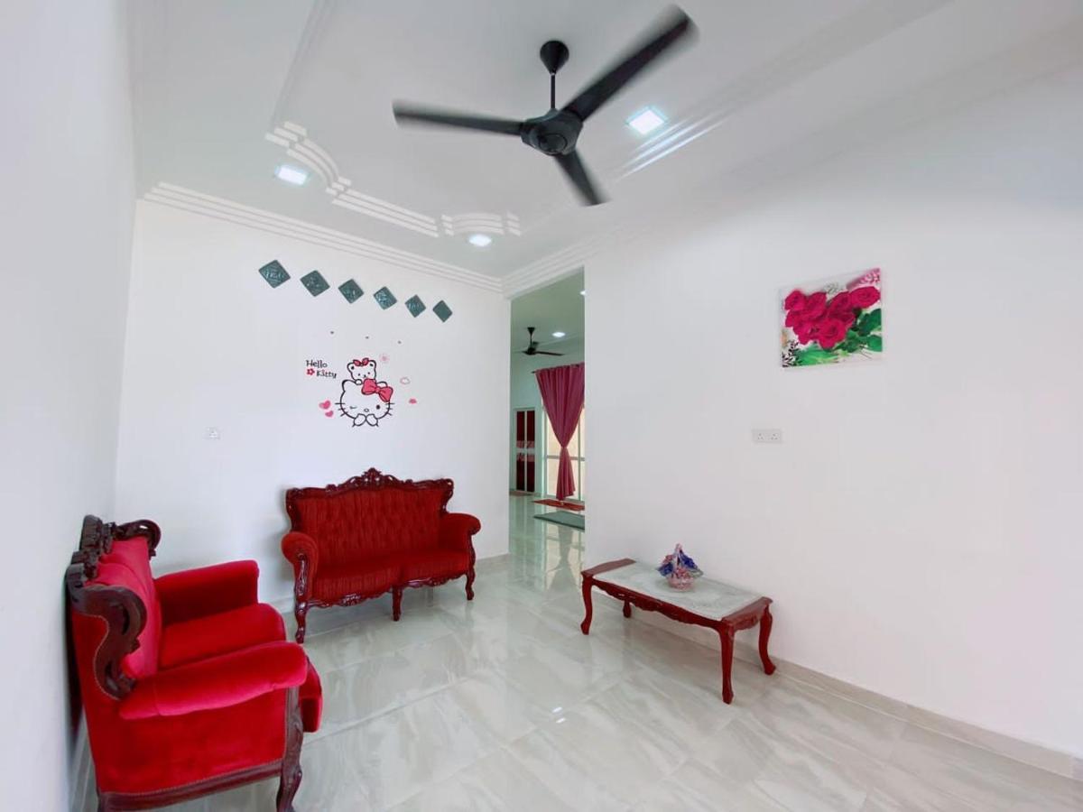 فيلا Hellokitty House - Unit 1 كُوالا تيرينغانو المظهر الخارجي الصورة
